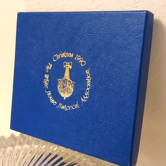 The White House Historical Association Ornament 1990 - Picture 10 of 10